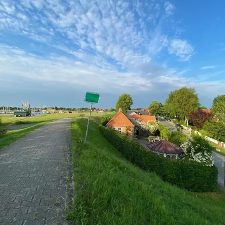 Deichhaus Am Greetsieler Hafen 