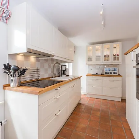 Deichhaus Am Greetsieler Hafen 