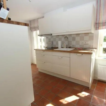 Deichhaus Am Greetsieler Hafen 