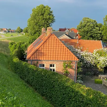 Deichhaus Am Greetsieler Hafen 