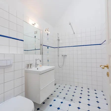 Deichhaus Am Greetsieler Hafen 