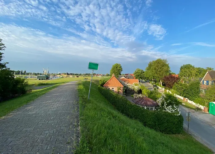 Deichhaus Am Greetsieler Hafen 