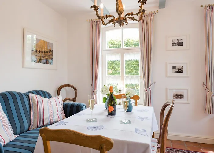 Deichhaus Am Greetsieler Hafen 